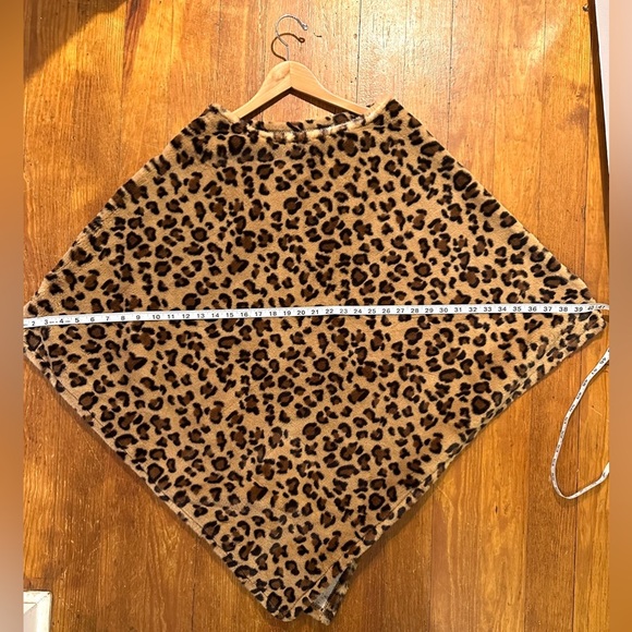 Women’s fuzzy animal print poncho, NWT - Picture 3 of 8